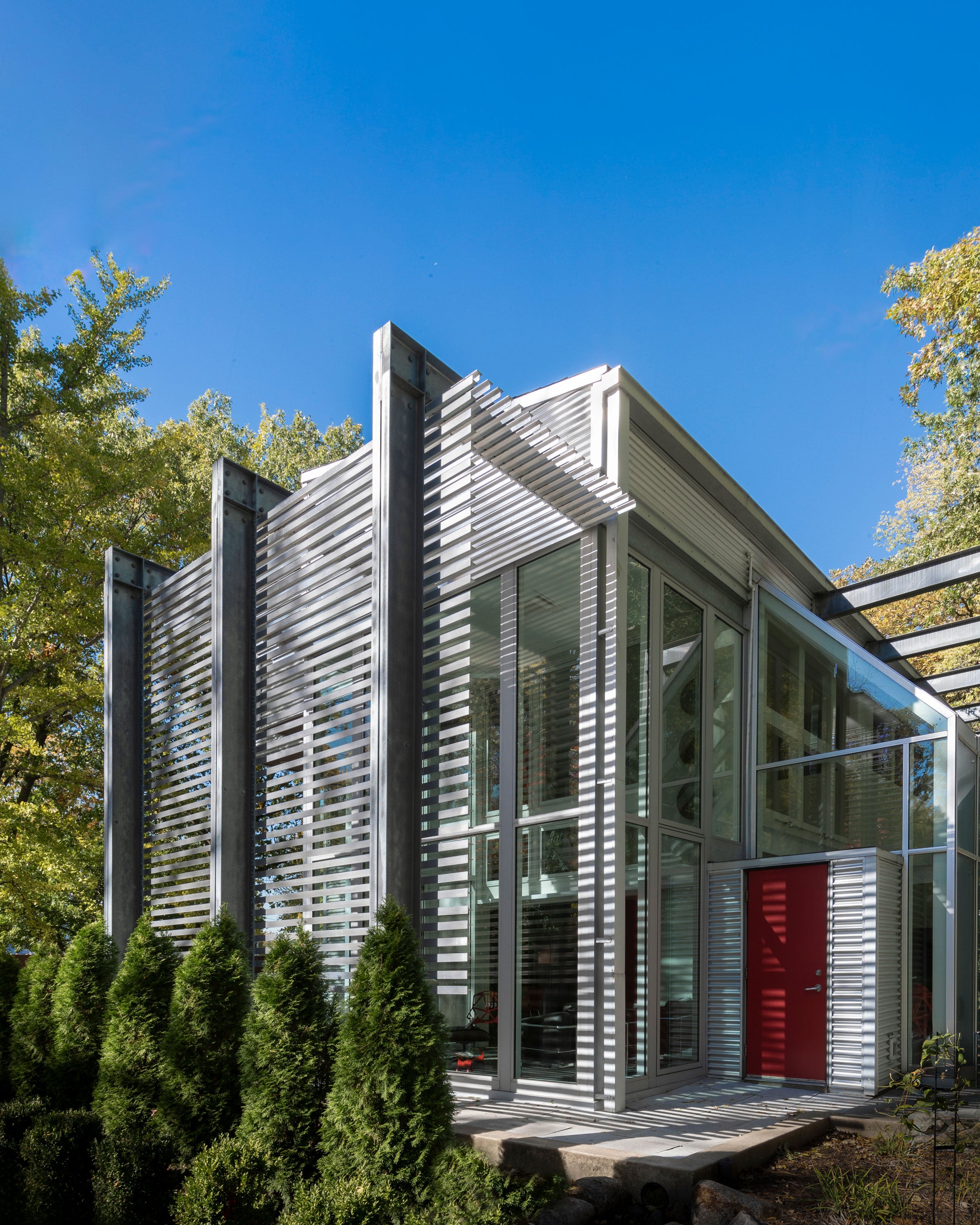Modern Sunroom addition with exposed structural framing. Akar Architecture.