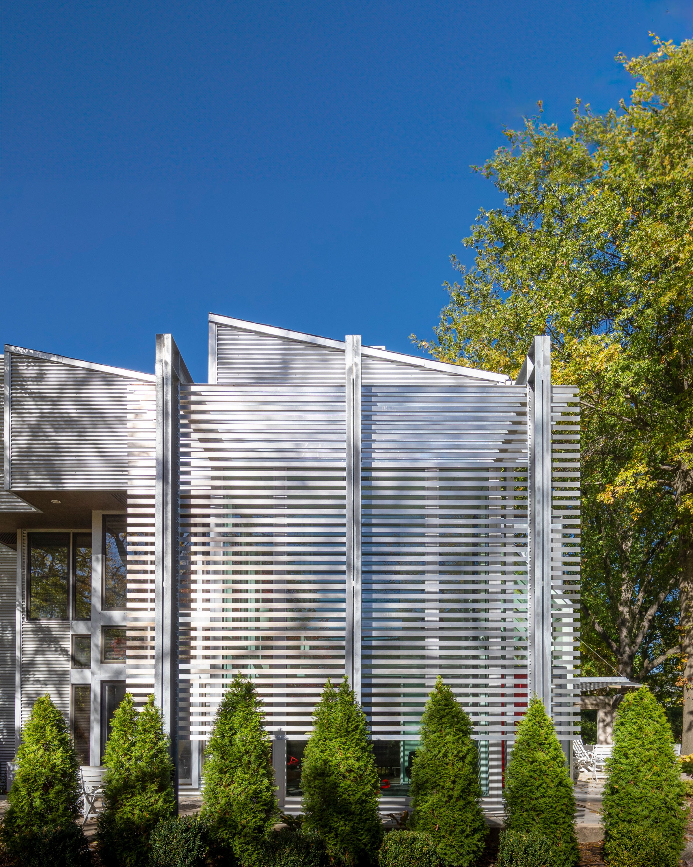 Modern Sunroom addition with exposed structural framing. Akar Architecture.